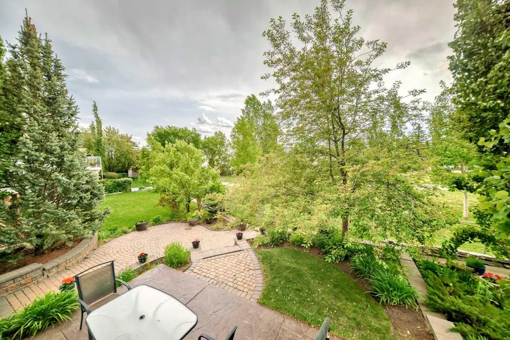 146 Scenic View Close Calgary AB T3L1Z4