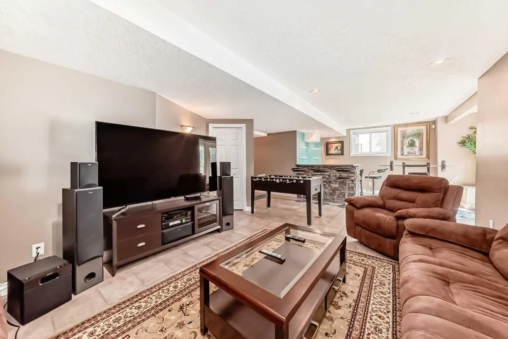 146 Scenic View Close Calgary AB T3L1Z4