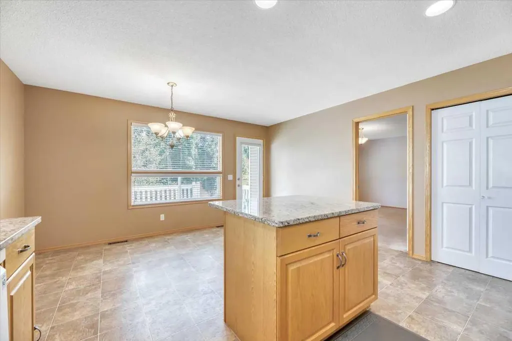 10 Sandstone Ridge Crescent Okotoks AB T0L 1T3