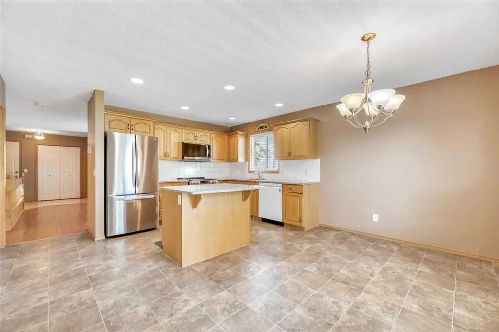 10 Sandstone Ridge Crescent Okotoks AB T0L 1T3
