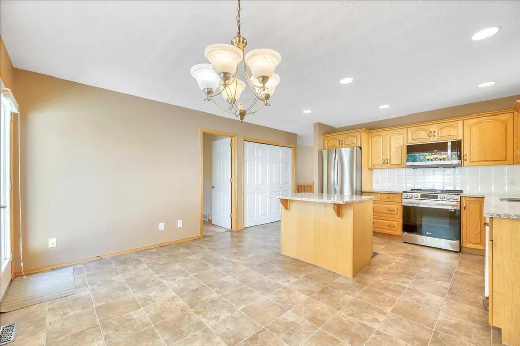 10 Sandstone Ridge Crescent Okotoks AB T0L 1T3