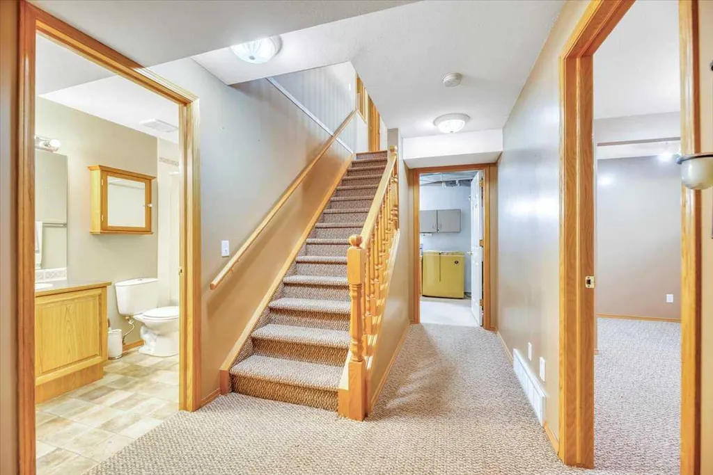 10 Sandstone Ridge Crescent Okotoks AB T0L 1T3