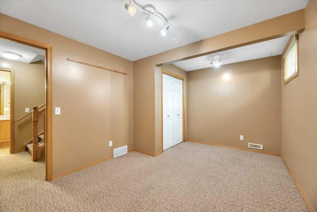 10 Sandstone Ridge Crescent Okotoks AB T0L 1T3