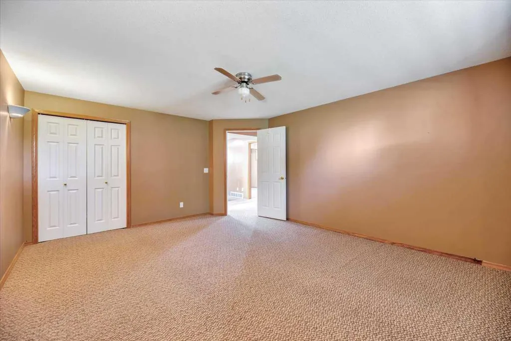 10 Sandstone Ridge Crescent Okotoks AB T0L 1T3