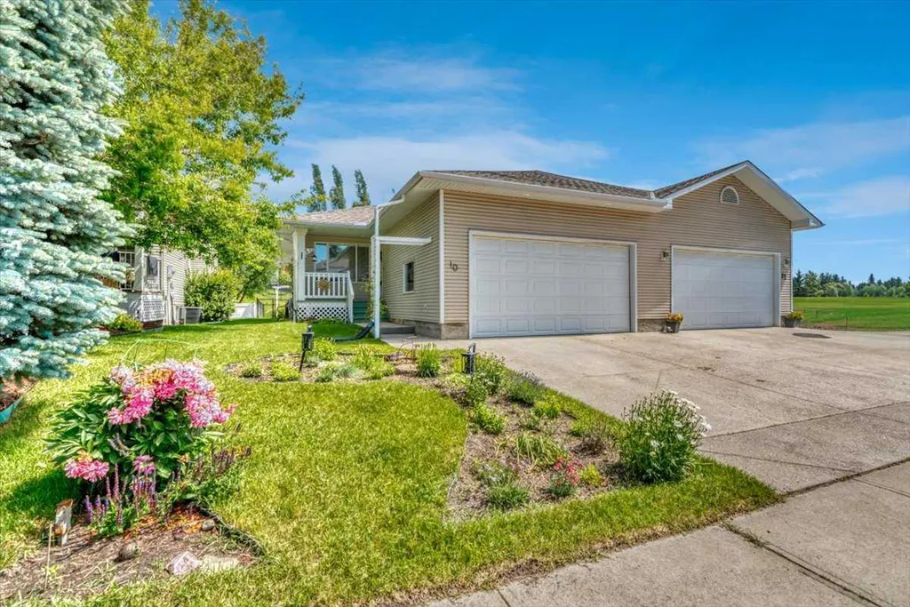 10 Sandstone Ridge Crescent Okotoks AB T0L 1T3
