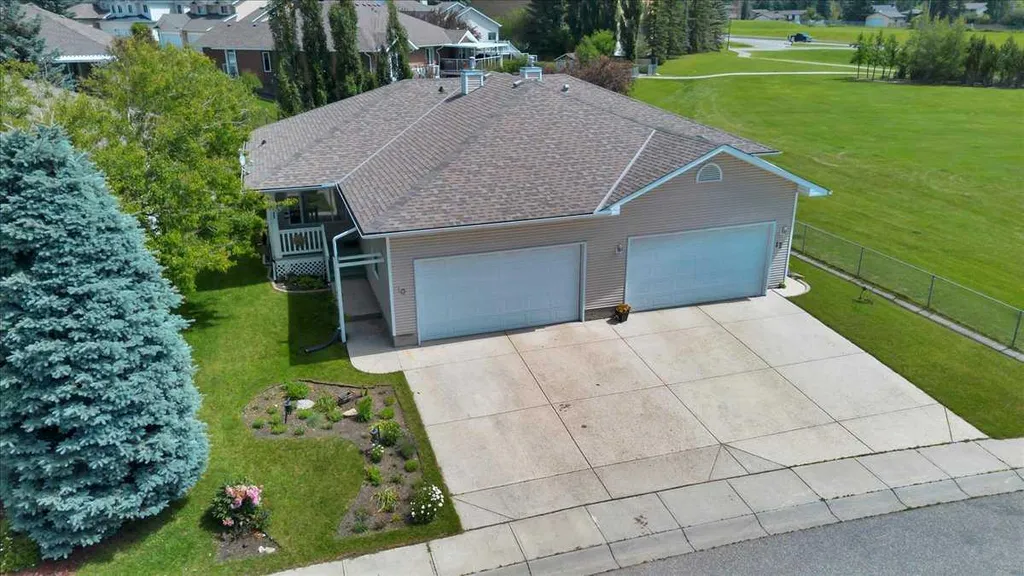 10 Sandstone Ridge Crescent Okotoks AB T0L 1T3