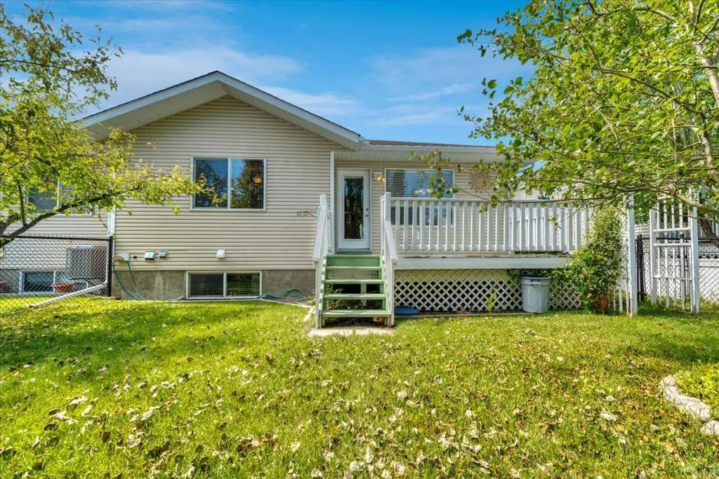 10 Sandstone Ridge Crescent Okotoks AB T0L 1T3
