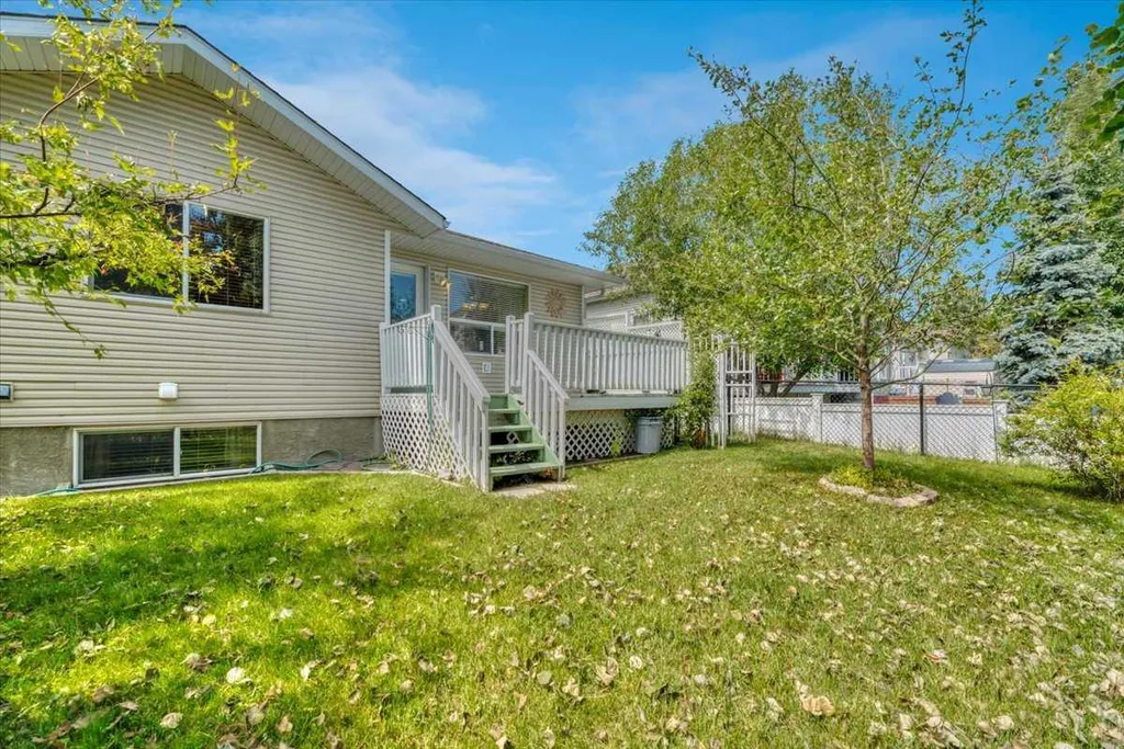 10 Sandstone Ridge Crescent Okotoks AB T0L 1T3