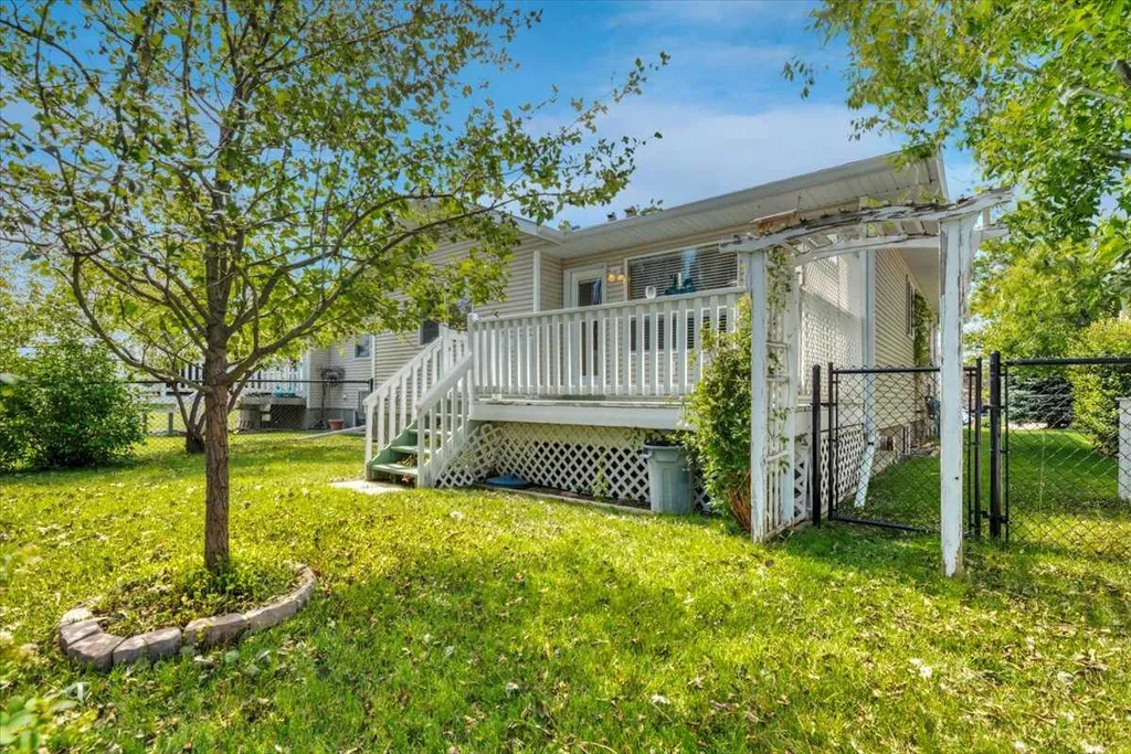 10 Sandstone Ridge Crescent Okotoks AB T0L 1T3