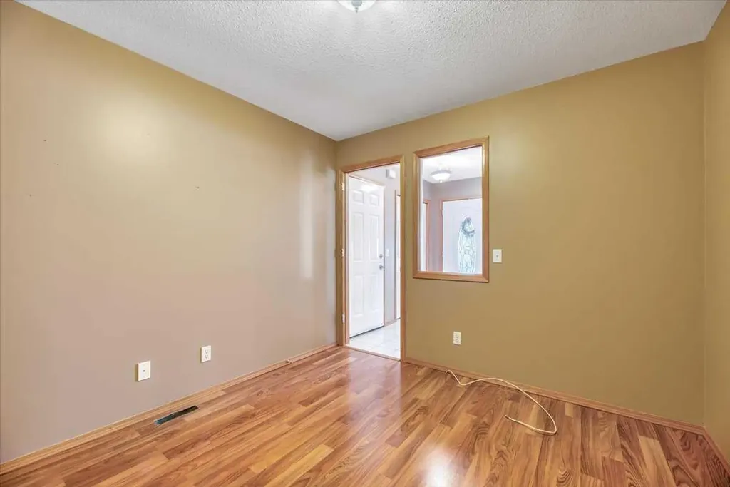 10 Sandstone Ridge Crescent Okotoks AB T0L 1T3