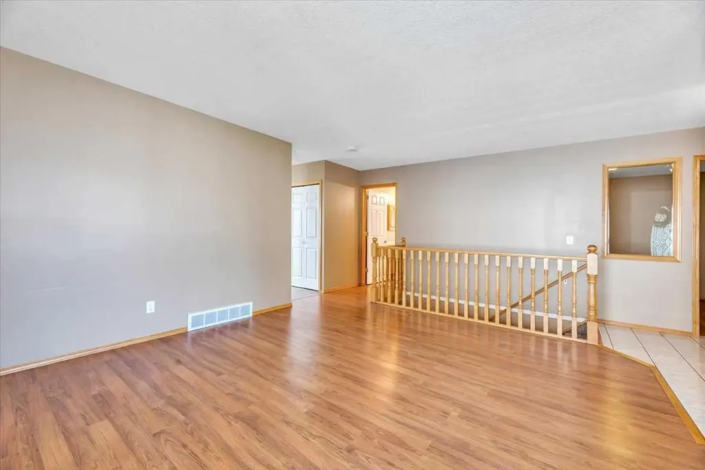 10 Sandstone Ridge Crescent Okotoks AB T0L 1T3