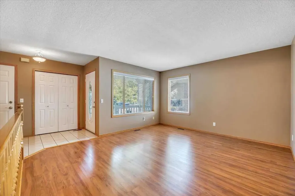 10 Sandstone Ridge Crescent Okotoks AB T0L 1T3