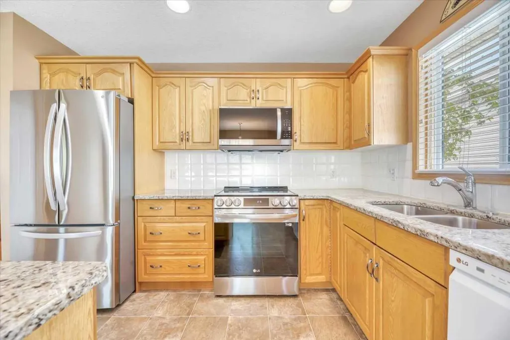 10 Sandstone Ridge Crescent Okotoks AB T0L 1T3