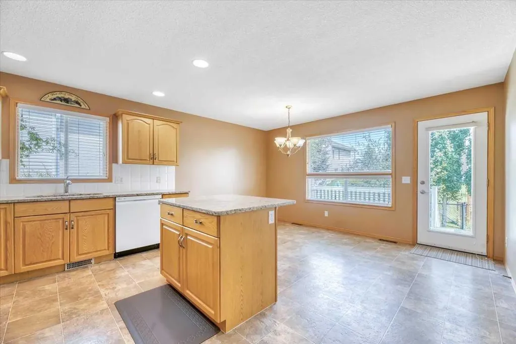 10 Sandstone Ridge Crescent Okotoks AB T0L 1T3