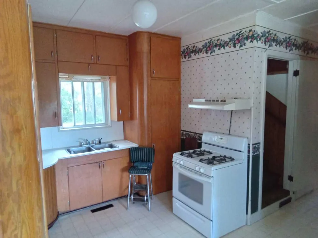21 Peace River Avenue Peace River E Joussard AB T0G 1J0