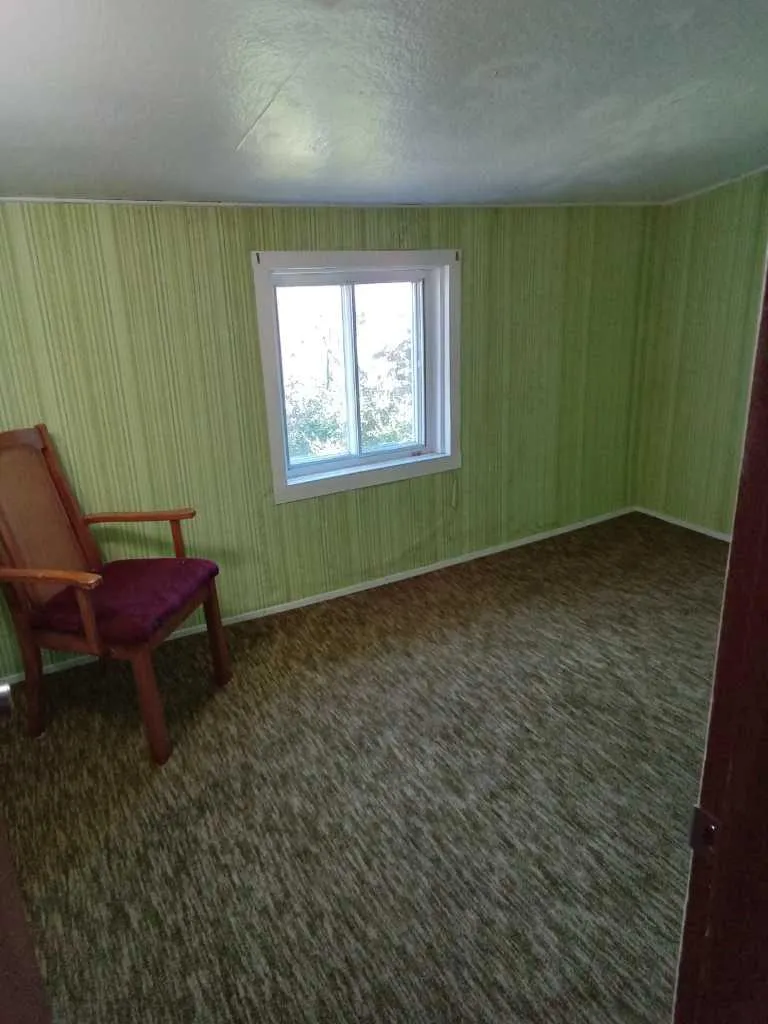 21 Peace River Avenue Peace River E Joussard AB T0G 1J0