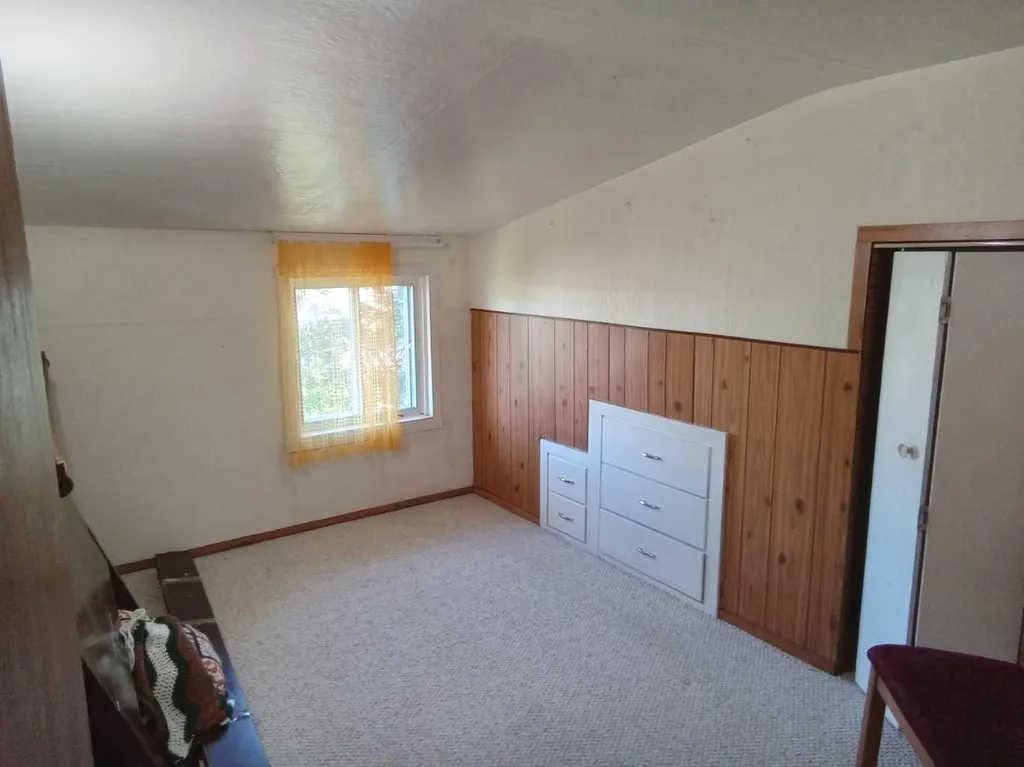 21 Peace River Avenue Peace River E Joussard AB T0G 1J0