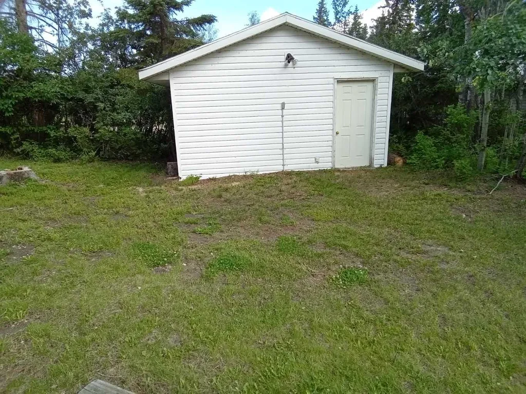 21 Peace River Avenue Peace River E Joussard AB T0G 1J0