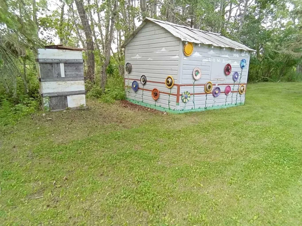 21 Peace River Avenue Peace River E Joussard AB T0G 1J0