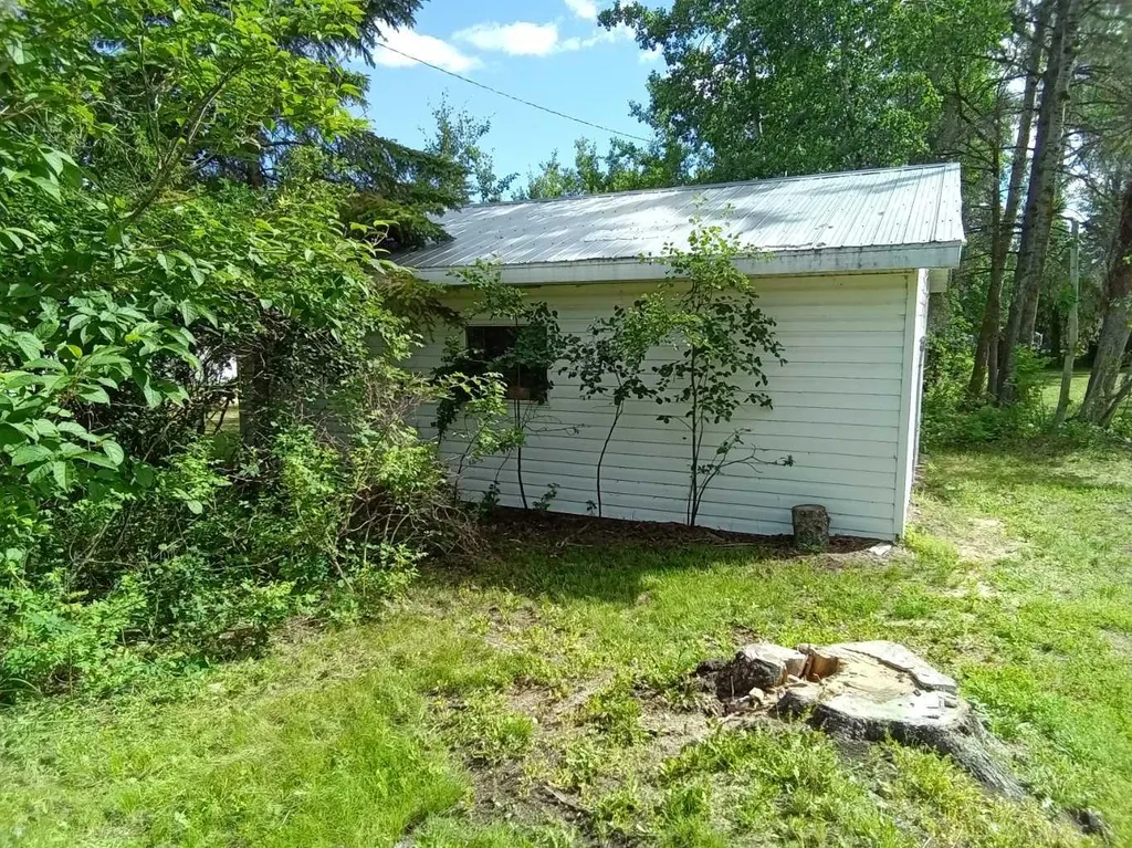 21 Peace River Avenue Peace River E Joussard AB T0G 1J0