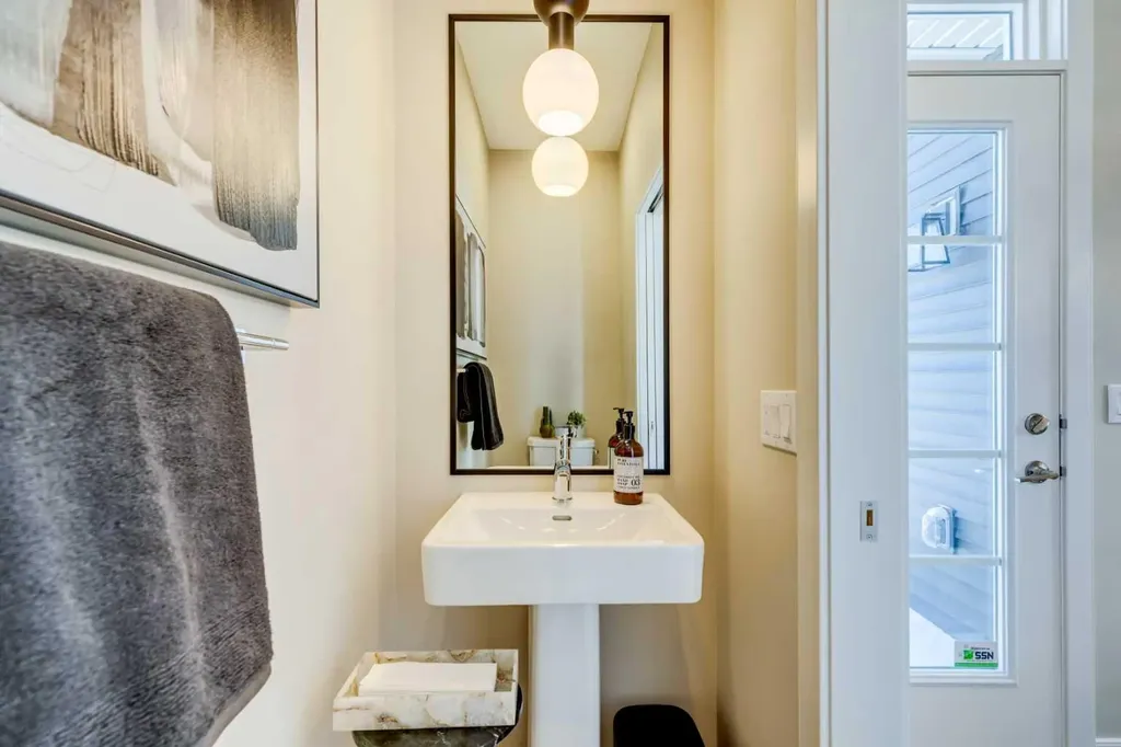 282 Southbow Avenue Cochrane AB T4C 2S6