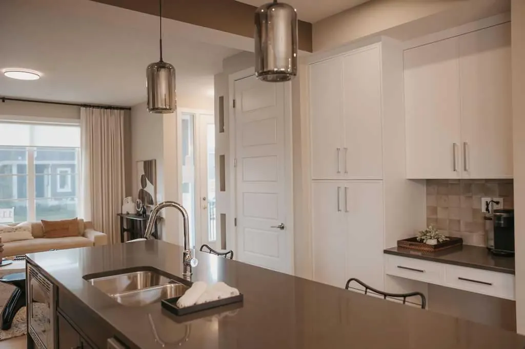 282 Southbow Avenue Cochrane AB T4C 2S6
