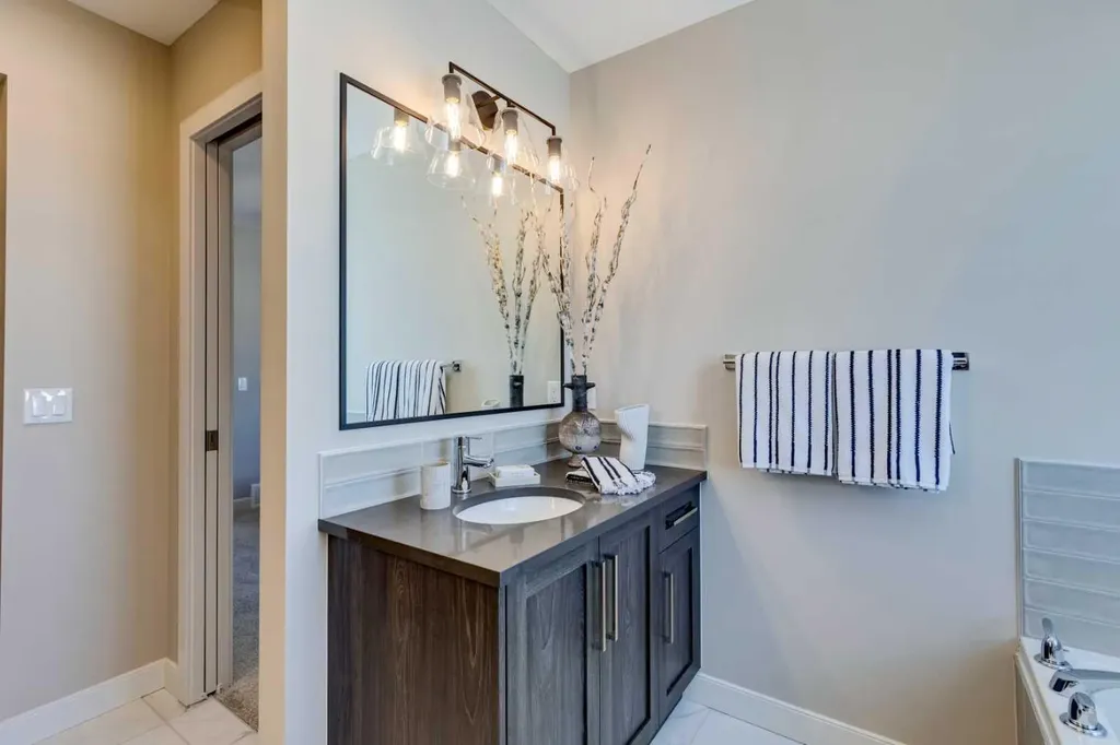 282 Southbow Avenue Cochrane AB T4C 2S6