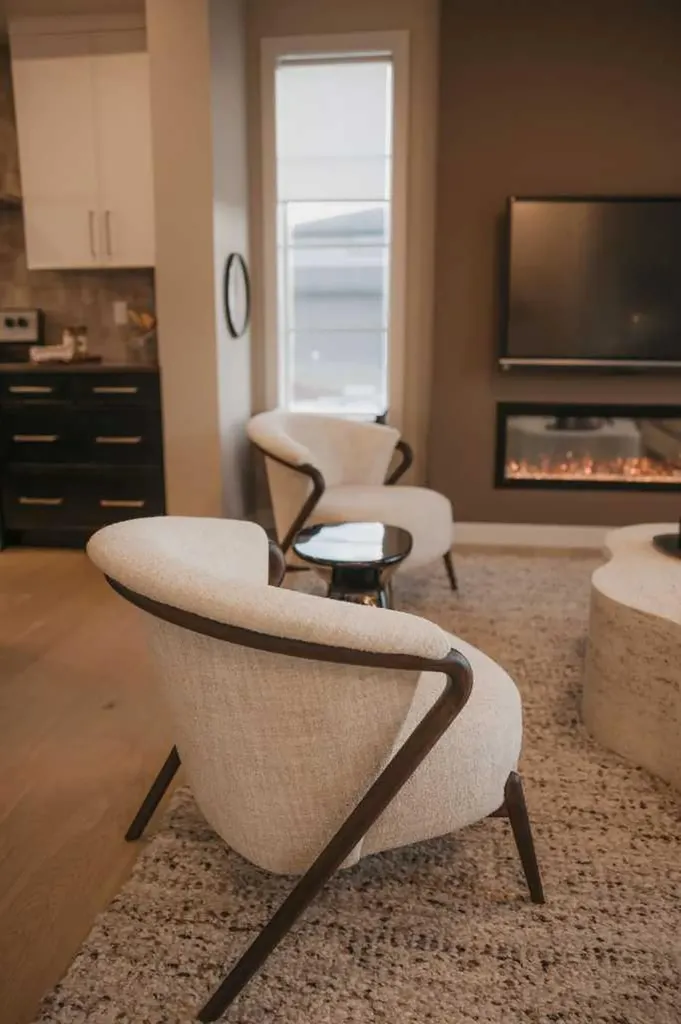 282 Southbow Avenue Cochrane AB T4C 2S6