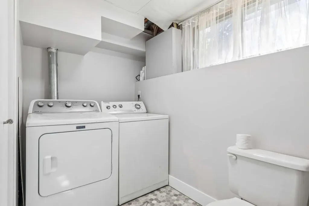 189 Deerfield Terrace SE Calgary AB T2J6V2