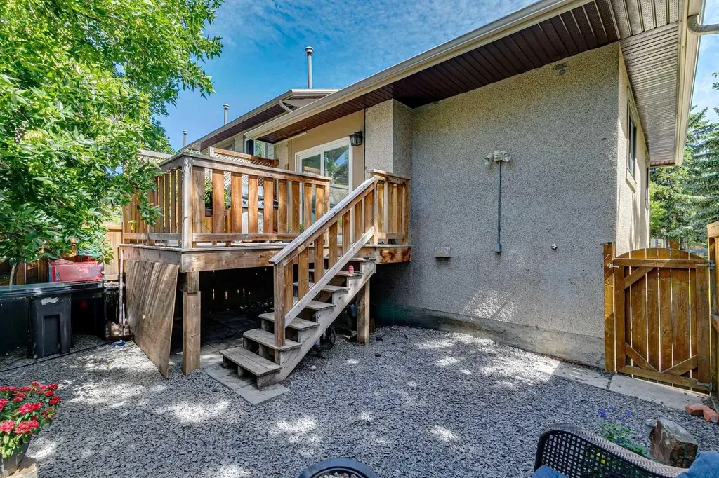 189 Deerfield Terrace SE Calgary AB T2J6V2