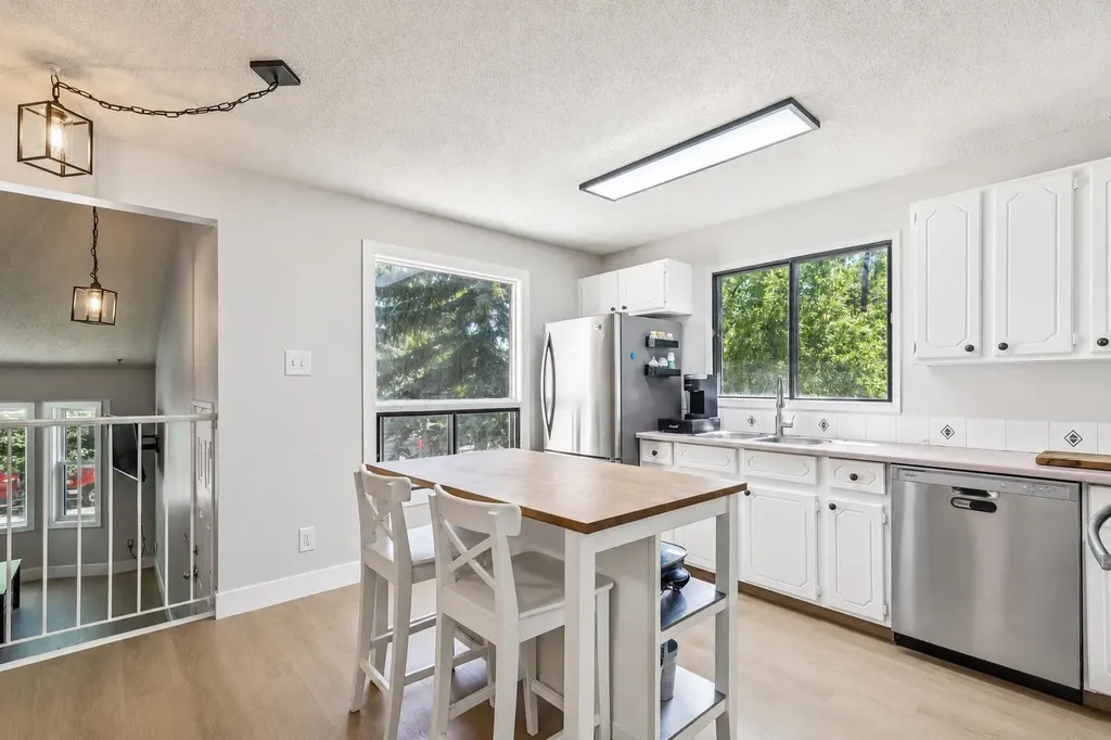 189 Deerfield Terrace SE Calgary AB T2J6V2