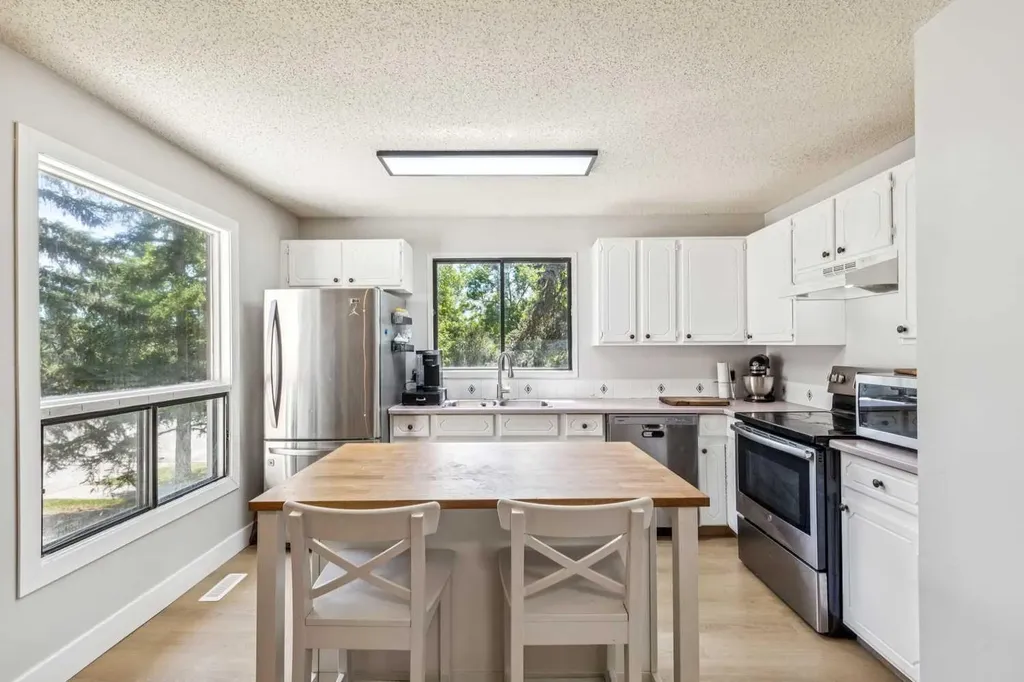 189 Deerfield Terrace SE Calgary AB T2J6V2