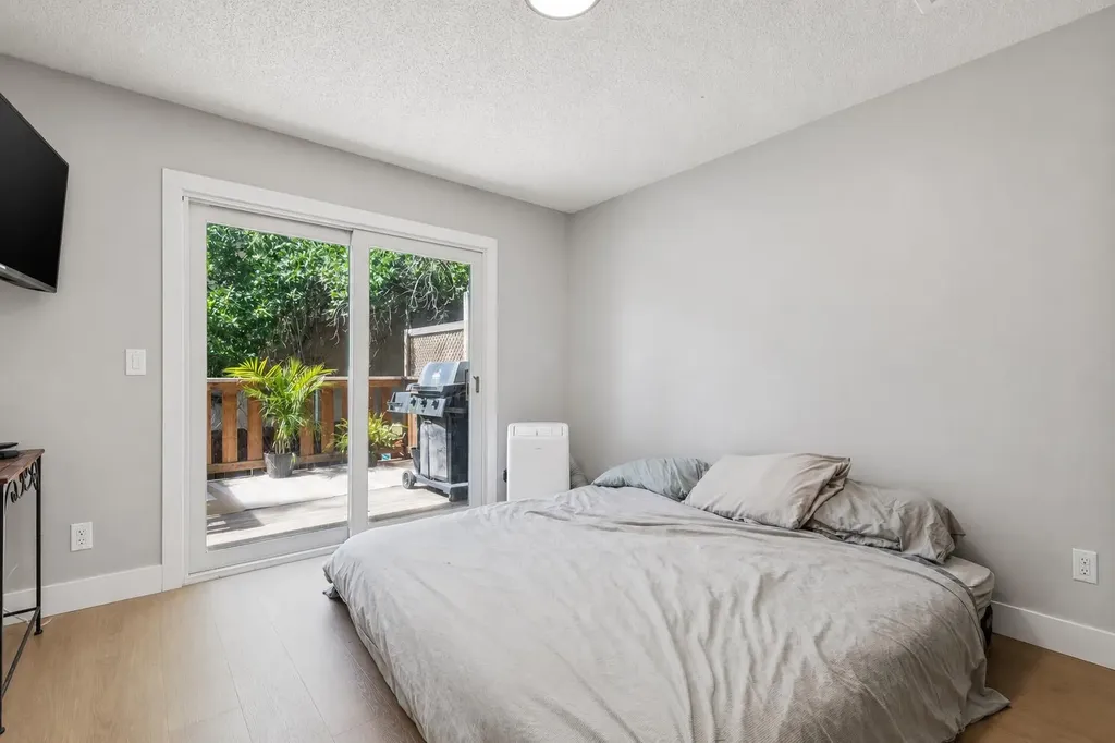 189 Deerfield Terrace SE Calgary AB T2J6V2