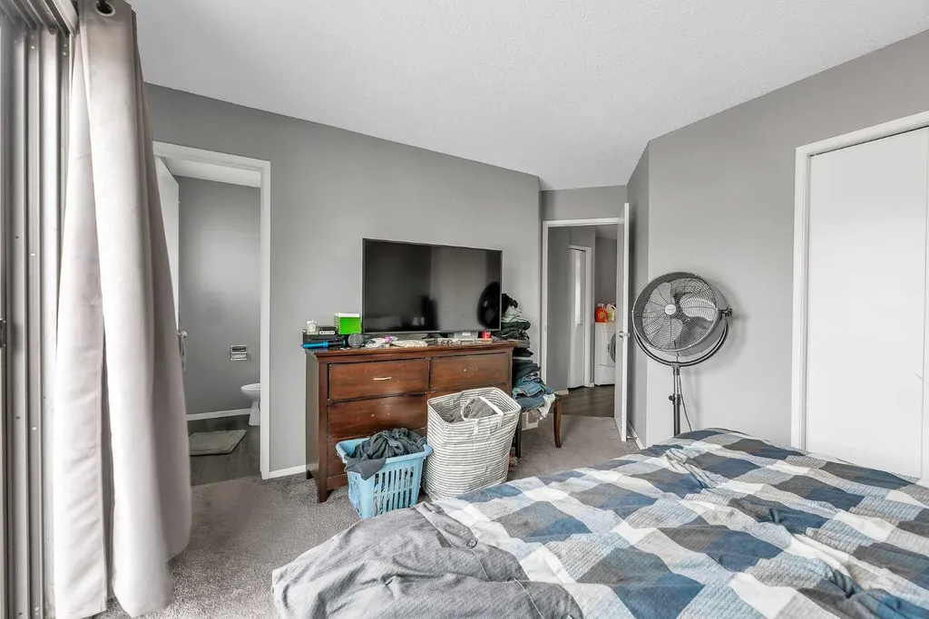 319 Templemont Place NE Calgary AB T1Y 5A7