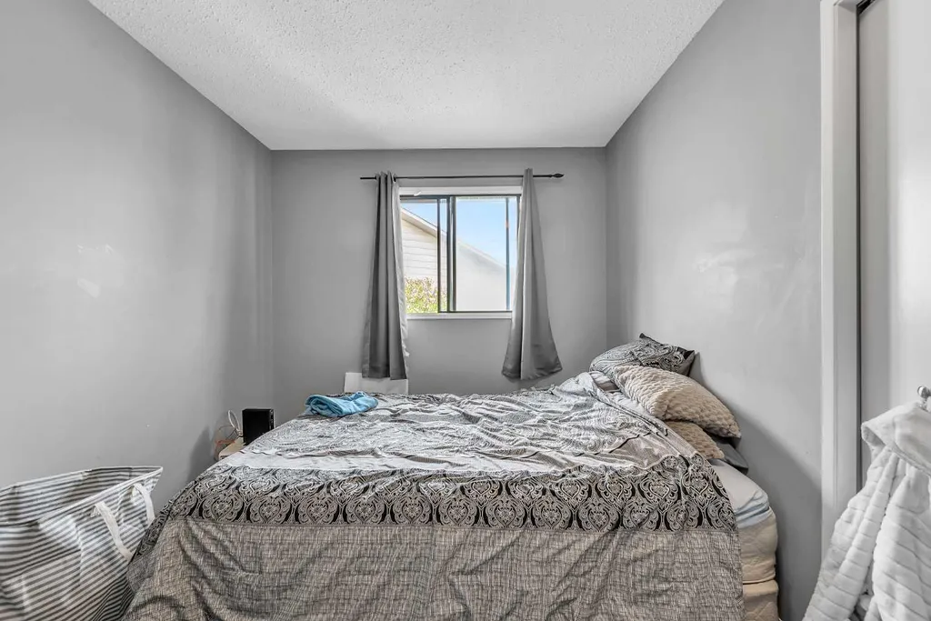 319 Templemont Place NE Calgary AB T1Y 5A7