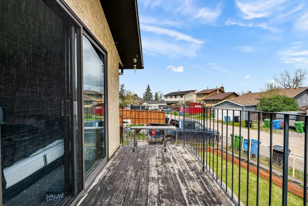 319 Templemont Place NE Calgary AB T1Y 5A7