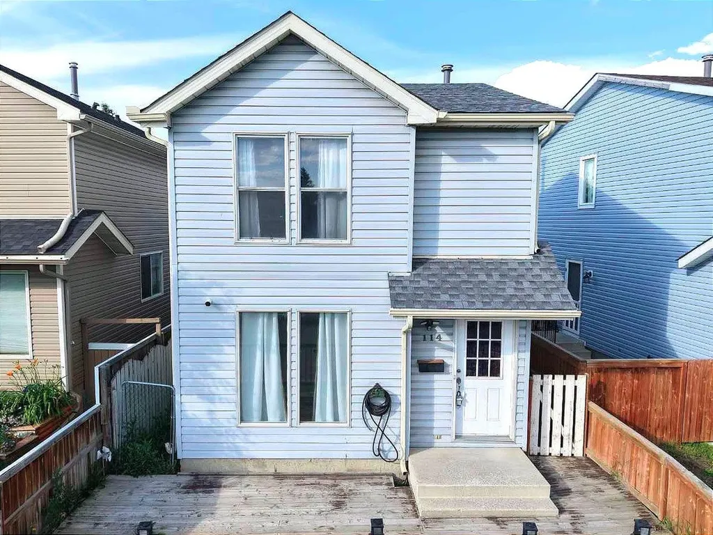 114 Castledale Way NE Calgary AB T3J 2A2