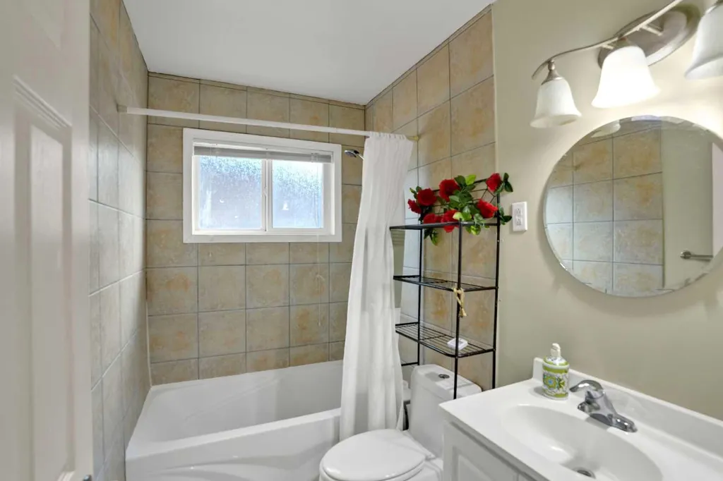 10315 8 Street SW Calgary AB T2W 0H2