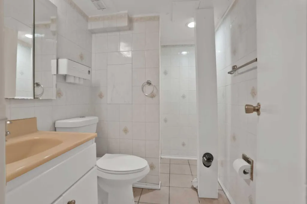 10315 8 Street SW Calgary AB T2W 0H2