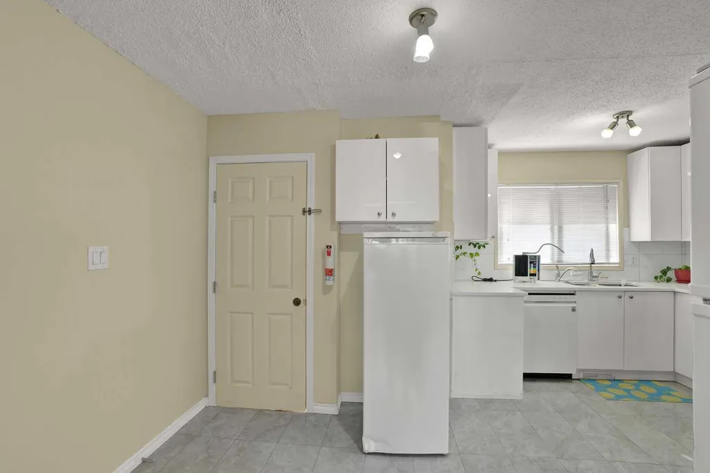 10315 8 Street SW Calgary AB T2W 0H2