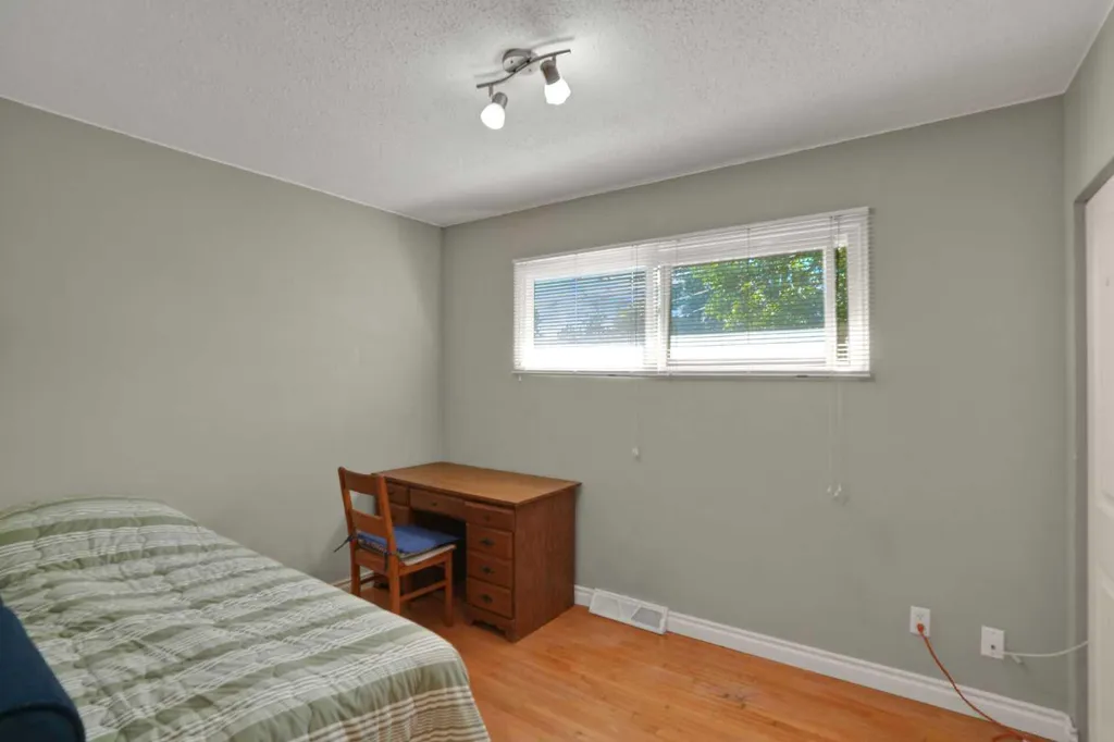 10315 8 Street SW Calgary AB T2W 0H2