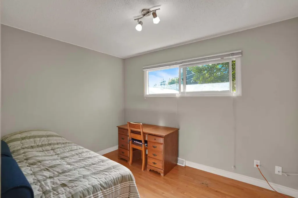 10315 8 Street SW Calgary AB T2W 0H2