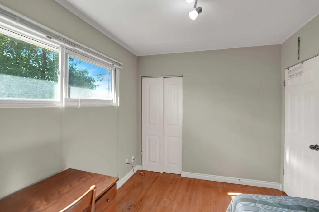 10315 8 Street SW Calgary AB T2W 0H2
