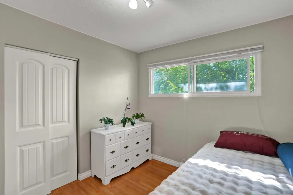 10315 8 Street SW Calgary AB T2W 0H2