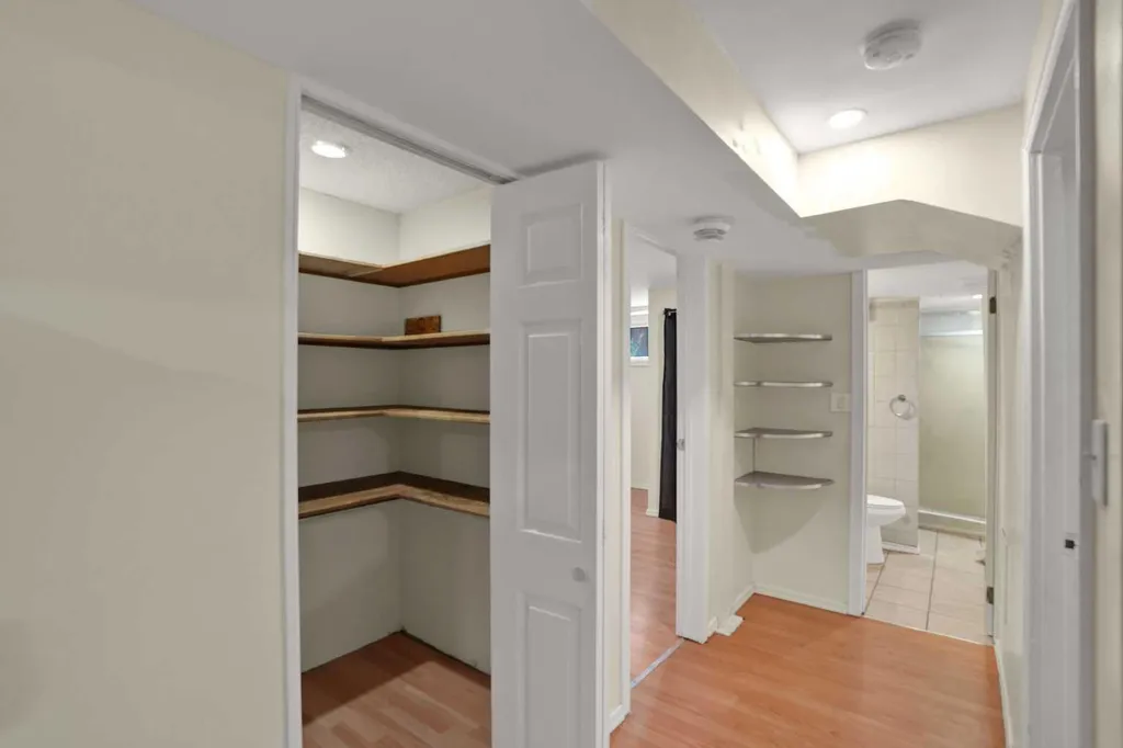 10315 8 Street SW Calgary AB T2W 0H2