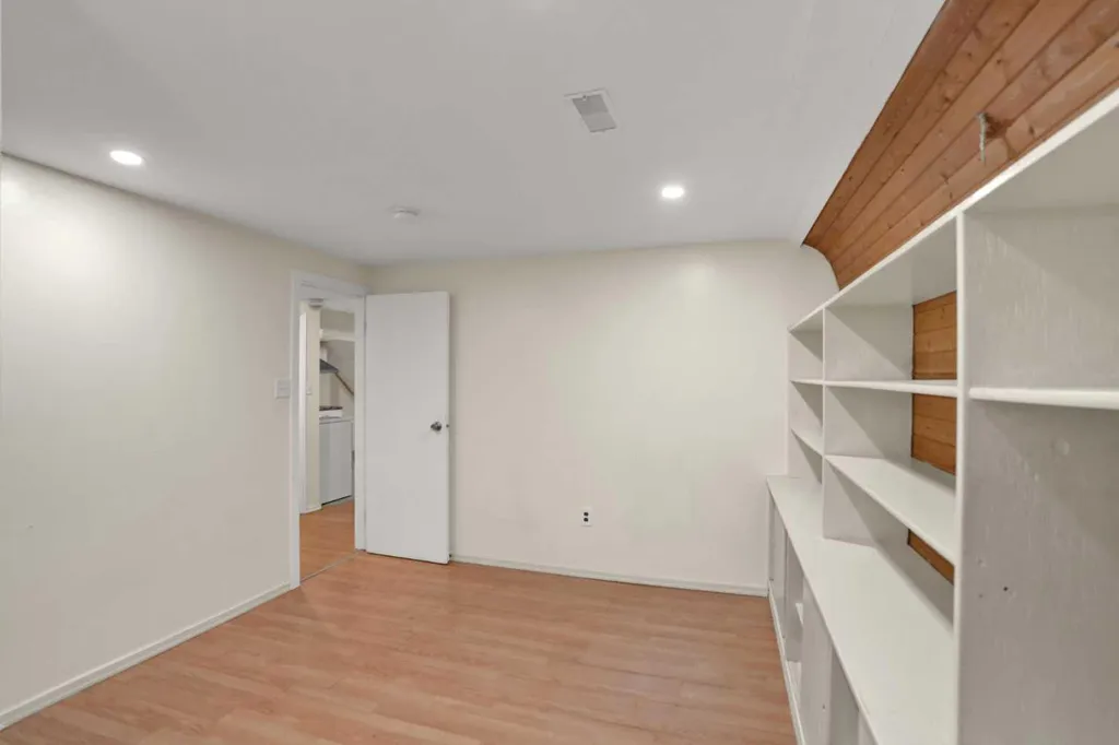 10315 8 Street SW Calgary AB T2W 0H2