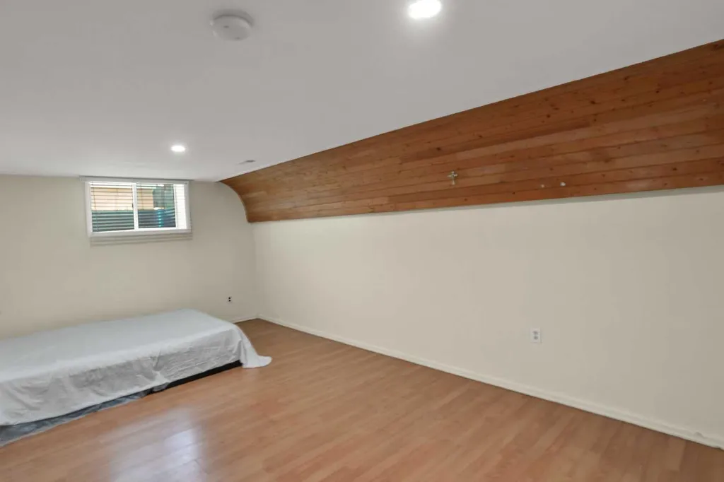 10315 8 Street SW Calgary AB T2W 0H2