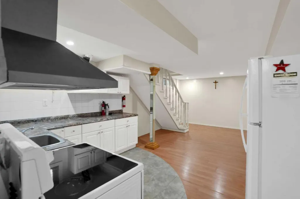 10315 8 Street SW Calgary AB T2W 0H2