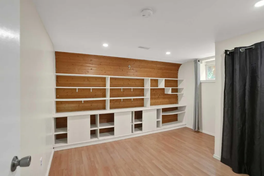 10315 8 Street SW Calgary AB T2W 0H2