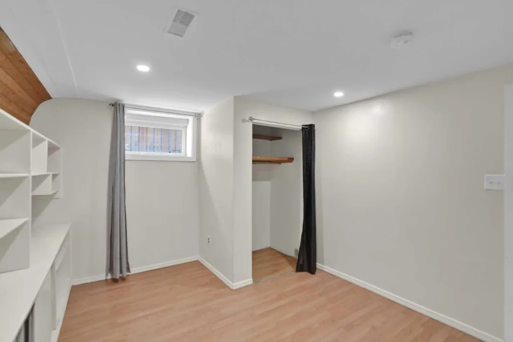 10315 8 Street SW Calgary AB T2W 0H2